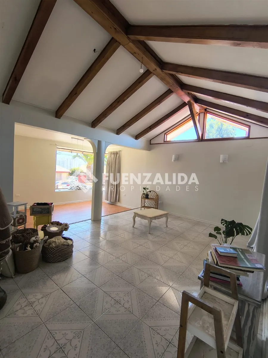 Imagen 4 de 28 de Casa En Venta De 4 Dorm. En Coquimbo