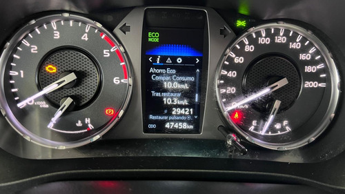 2022 Toyota Hilux Doble Cabina 2.4 Sr Mt 4x2 Unico Dueño