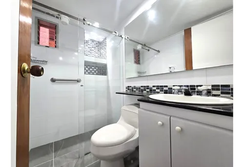 Vive En Laureles A Pasos De Santa Teresita, Excelente Distribución
