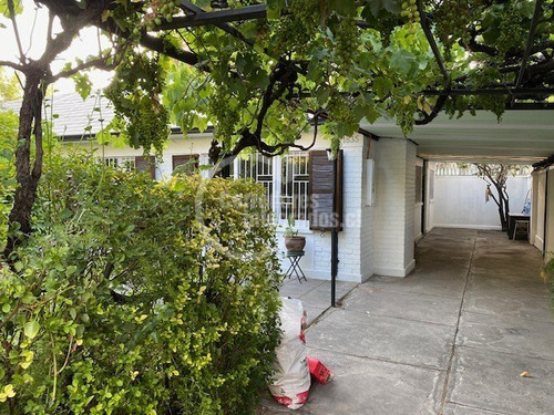 Casa En Venta De 4 Dorm. En Las Condes