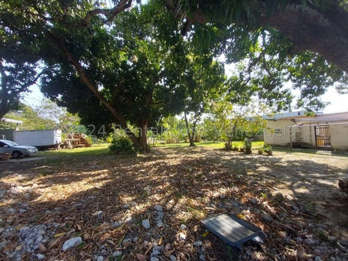 Maria Elena Latouche Te Ofrece En Venta Imponente Propiedad Comercial. En Una De Las Mejores Zonas. Si Desea Invertir, No Busque Mas Esta Es La Propiedad . Visitela. Mels 24-22435