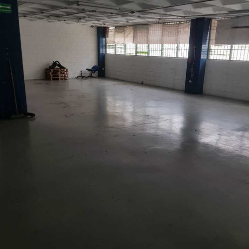 Imagen 3 de 9 de Alquilo Galpón 270m2 Boleíta Norte 4275