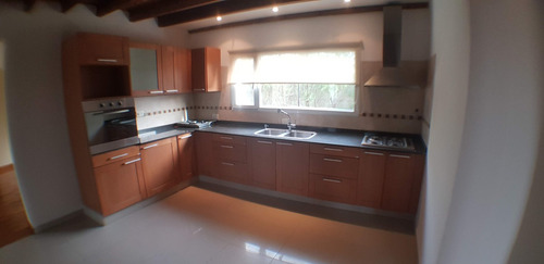 Casa Rio Gallegos A 100 Mts De Av Asturias Al 1100, Zona Residencial