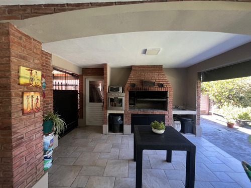 Casa En Venta 5 Dormitorios Jazmines Pilar Del Este Apta Credito
