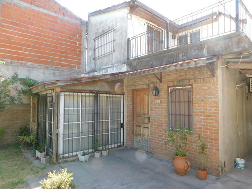 Imagen 2 de 13 de Casa En Venta - Moreno