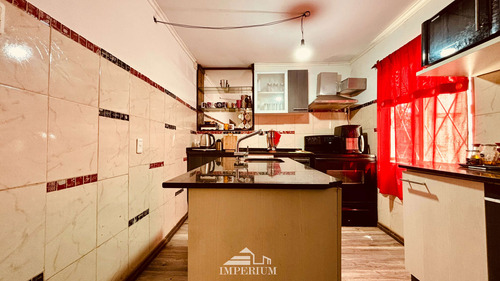 Alquiler Casa Duplex En Cerro 5 Dormitorios, 2 Baños, Parrillero.