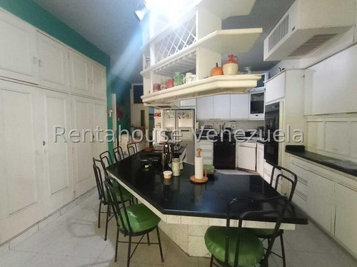 Ab Trae Para Ud, Casa Quinta De Dos Niveles Ubicada En Una De Las Mejores Zonas De Valencia. Amplia, Fresca, Comoda E Iluminada. Cocina Para Acondicionar A Su Gusto,