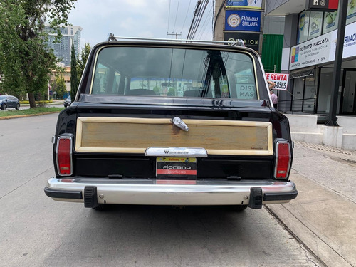 Jeep Grand Wagoneer
