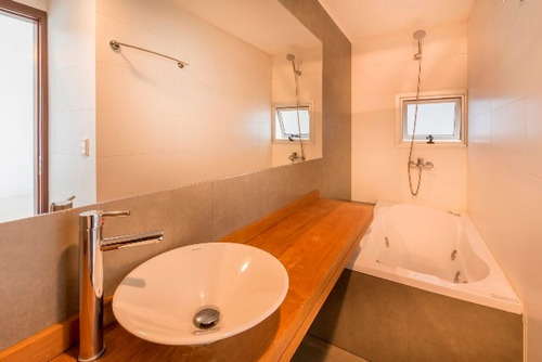 Apartamento En Venta De 2 Dormitorios En Playa Mansa