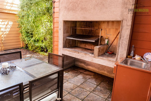 Casa En Venta De 5 Dorm. En Puerto Varas