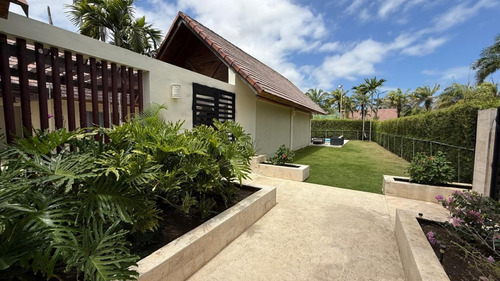 Casa En Venta En Punta Cana, 5 Habitaciones, 5.5 Baños, 6 P