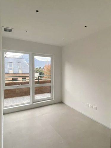 Excelente Oficina Remodelada / Luis Carrera
