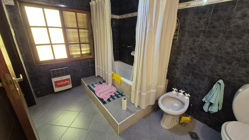 Venta De Casa En Neuquén - 4 Dormitorios