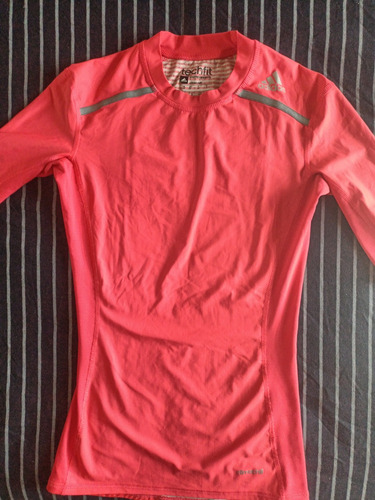 Playera adidas Techfit Color Salmón 