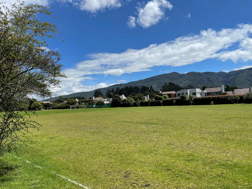 Imagen 8 de 20 de Venta Amplia Casa En San Simón Bogotá