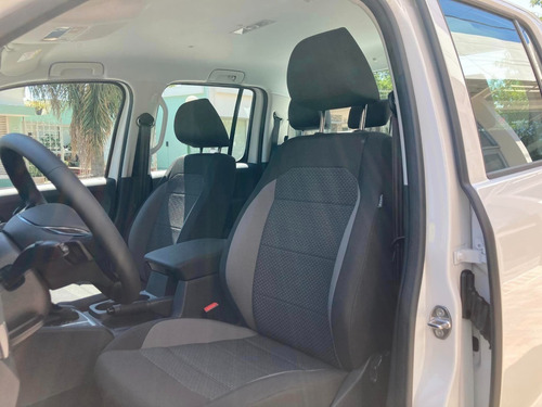 Imagen 8 de 15 de Volkswagen Amarok D/cabina V-6 Comfortline 4x4 0km My2023