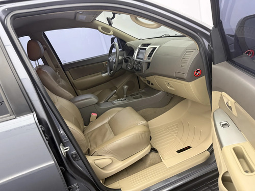 Toyota Fortuner 2.7L 4X4 At