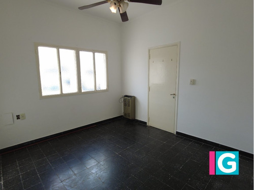 Imagen 2 de 6 de Casa En Venta Calle Paso 800