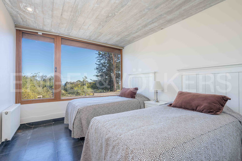 Formidable Casa, Buena Vista En Zapallar