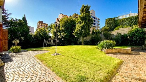 Chalet En Venta En El Barrio Stella Maris, Mar Del Plata