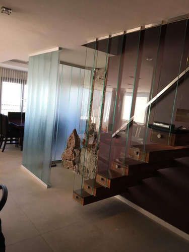 En Venta En Villa Bosch, Piso Unico Centrico Exclusivo Con Entrada Propia Cochera Dos Autos F: 10058