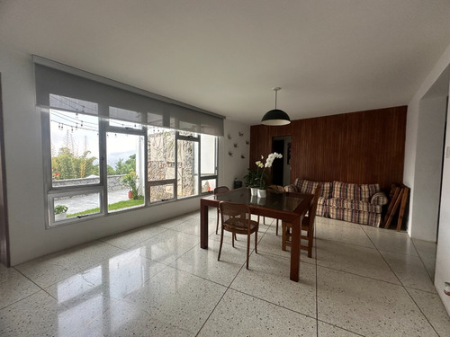Bella Casa Recien Remodelada En Venta En Colinas De Bello Monte Calle Cerrada Con Vigilancia Vi Mls #24-19402