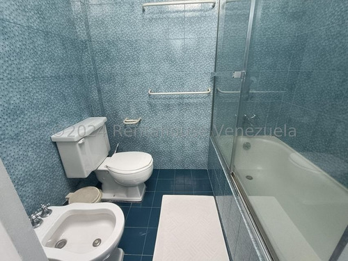 Imponente Casa Con Luz Natural Y Ventilacion En Venta En Chuao Yf