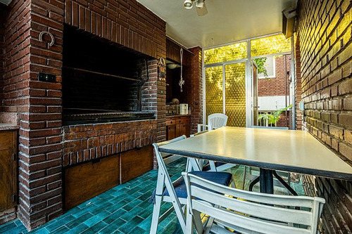 Venta Casa 6 Dormitorios Jardín Pisicina Garage Parque Chacabuco