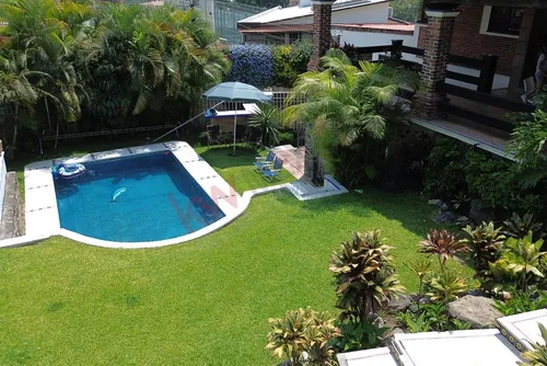 Casa En Esquina Con Acceso A Dos Calles, Alberca Y Vista Panorámica En Las Brisas, Temixco, Morelos