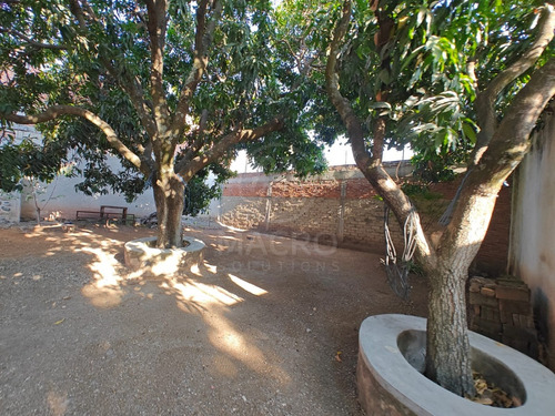 Casa En Venta En Col. Juan Morales Con Amplio Jardín Ideal Para Inversión
