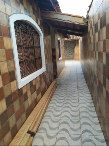 Imagem 3 de 21 de Casa Na Praia À 889 Metros Do Mar, Com Área Gourmet Com Churrasqueira, Lavanderia Coberta, No Bairro Vila Nossa Senhora De Fatima, Em Mongaguá, Analisa Carro Como Parte De Pagamento