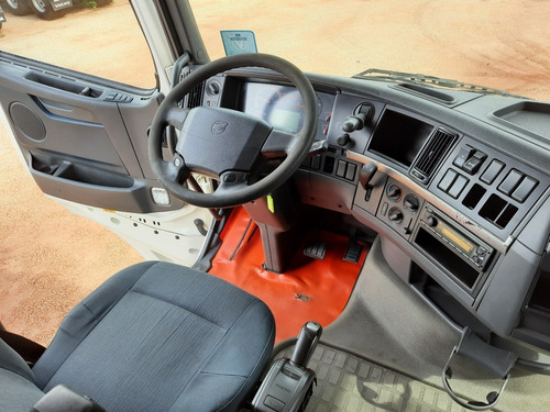 Imagem 9 de 17 de Volvo Fh 460 6x2 Globetrotter Branco