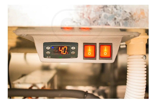 Heladera Batea Gastroquil Nera 190 Con Luz Led Para Fiambre Estilo de vidrio Recto