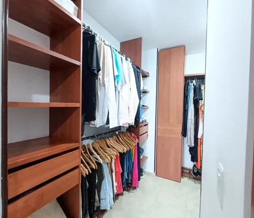 Se Alquila Hermoso Apartamento Duplex En Menga, Quinto Piso Con Ascensor