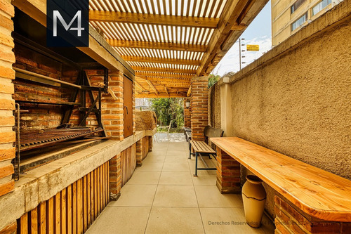 Casa En Venta De 4 Dorm. En Ñuñoa