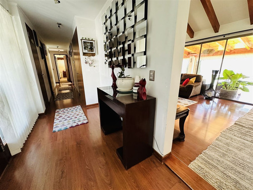 Casa En Arriendo De 5 Dorm. En Peñalolén
