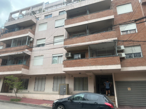 Departamento 2 Dormitorios En Artigas, 50 Mts Bv San Juan