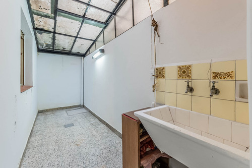 Venta 3 Amb. Patio. Apto Crédito Y Profesional. Caballito Norte.