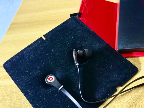 Audífonos Apple Beats Tour 1 Oem Negro (Usado)