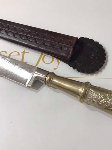 Cuchillo Criollo Hoja 3 Claveles 15 Cm. Cabo Plata. Tuset.