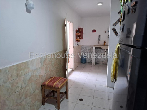 Casa De Dos Plantas En Venta En Via El Ujano Barquisimeto Lara Rc