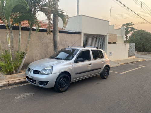 Imagem 1 de 6 de Renault Clio 1.0 16v 2010