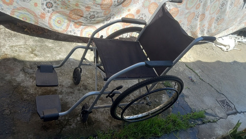 Cadeira De Rodas  Semi Nova