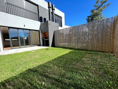 Venta Casa 3 Dormitorios Y Garaje En Parque Miramar