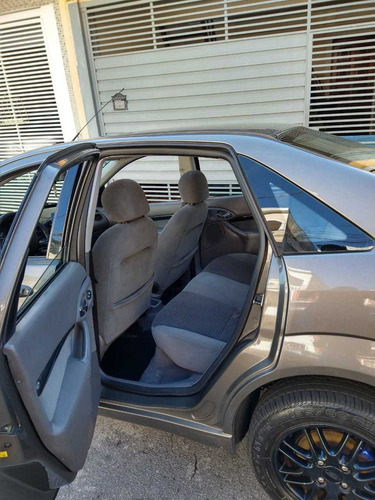 Imagem 13 de 14 de Ford Focus 2001 2.0 Ghia 5p