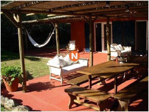 Casa En Venta, Peninsula, Punta Del Este, 4 Dormitorios.- Ref: 207873
