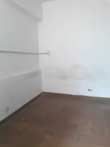 Imagen 5 de 6 de Oficina/local En Alquiler Sobre Dean Funes 381