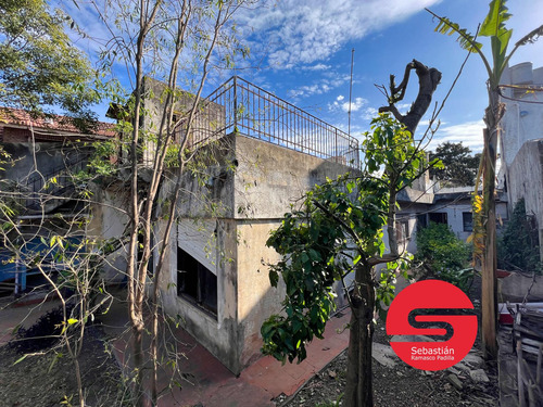 Casa A Reciclar En Zona Comercial De Fisherton, Con Potencial Para Construir Pb 2 Pisos