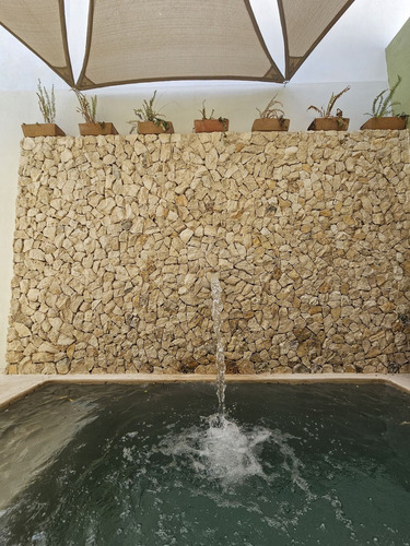 Casa Remodelada De Una Planta En Venta En Conkal.