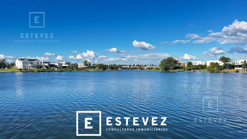 Casa En Venta / Alquiler, Pileta. 3 Dormitorios. Barrio Cerrado, Escobar